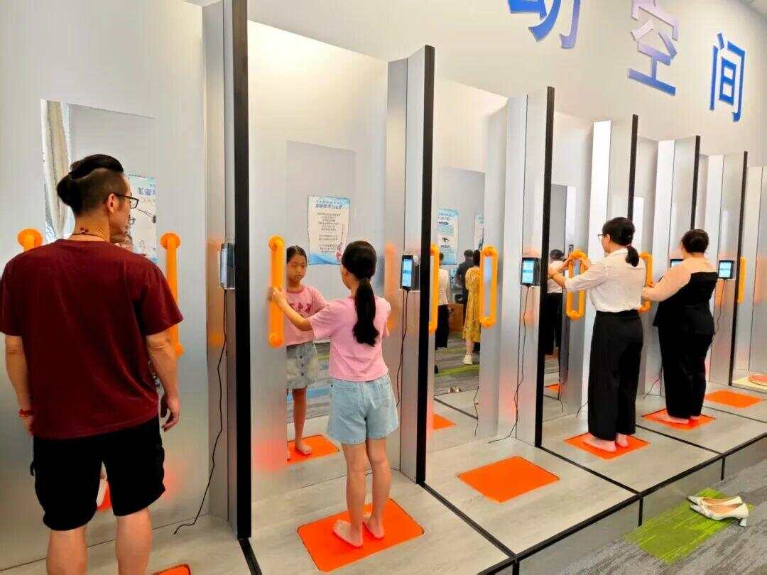 星空·综合体育广州花都135所校园体育设备开放“10分钟健身圈”来了(图9)